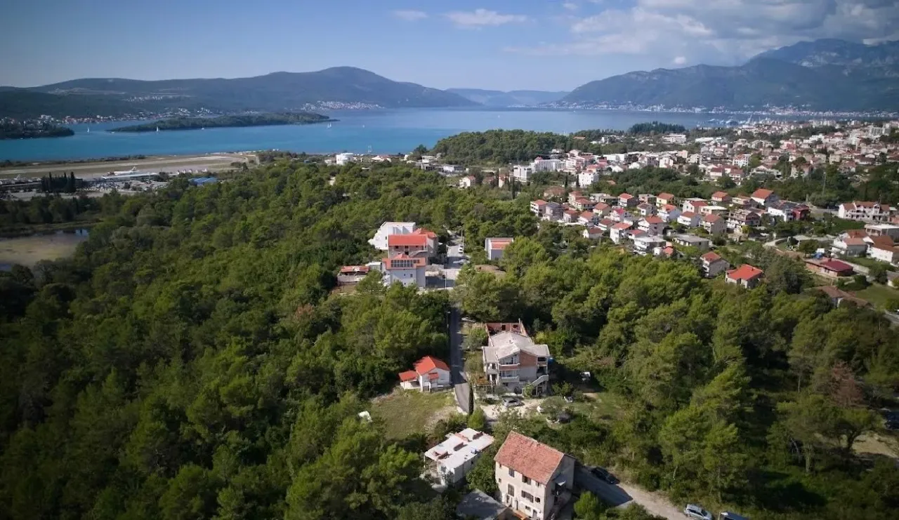 Land in Tivat, Montenegro, 1 983 m² - picture 6