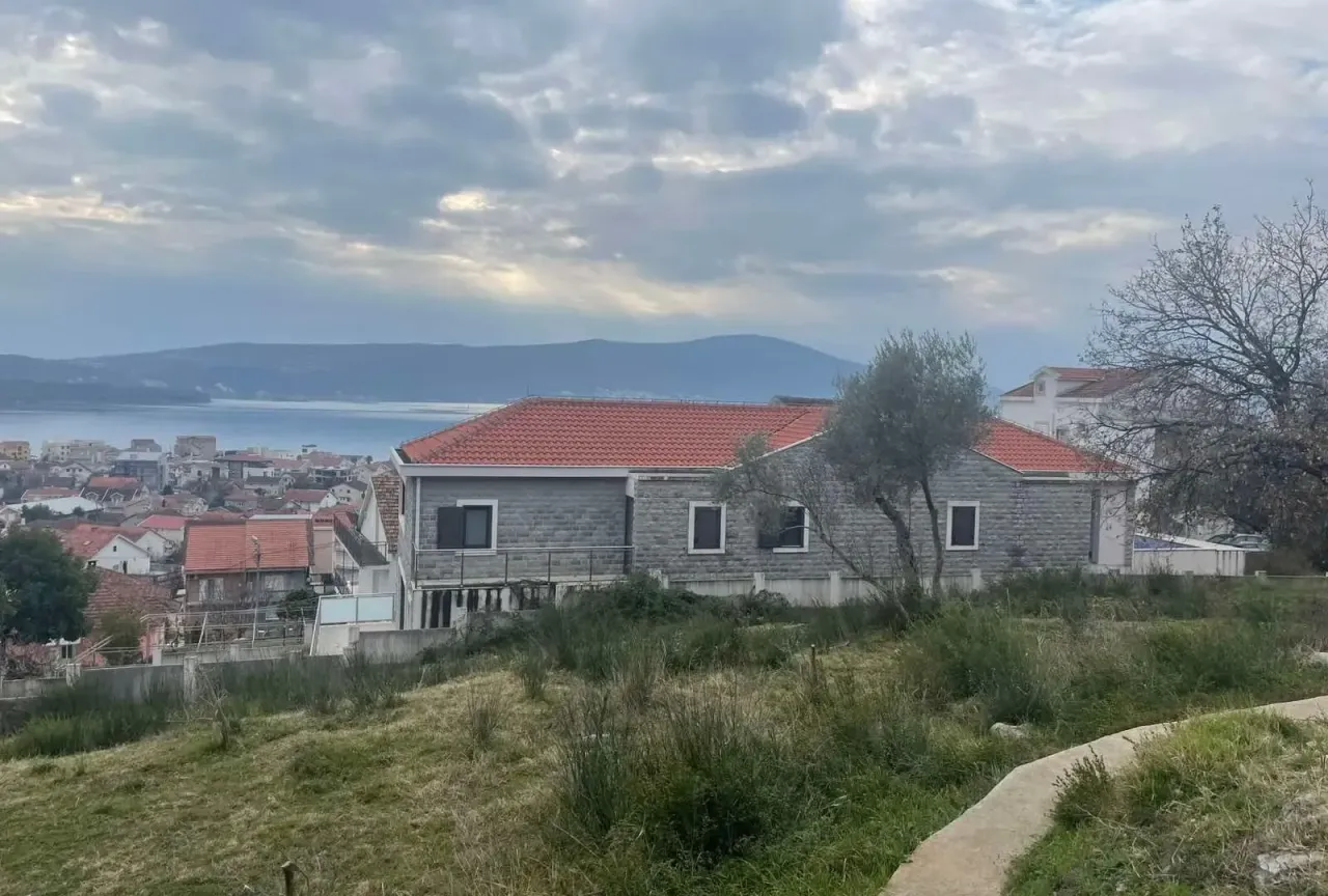 Villa à Tivat, Monténégro, 341 m² - image 1