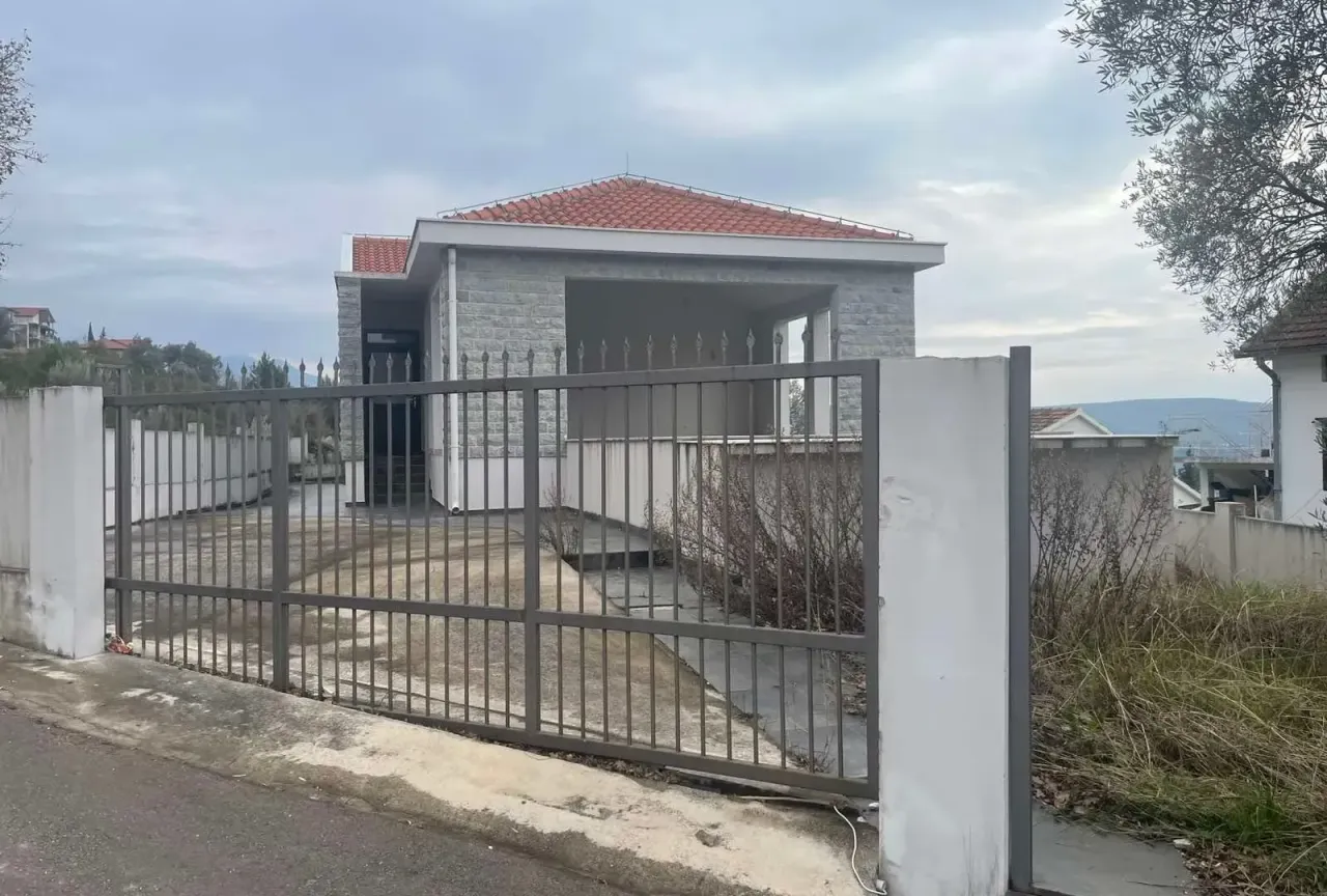 Villa à Tivat, Monténégro, 341 m² - image 2