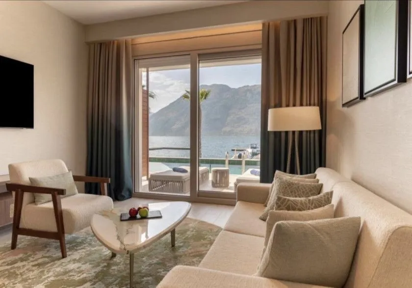 Apartment in Kotor, Montenegro, 7 000 m² - picture 1