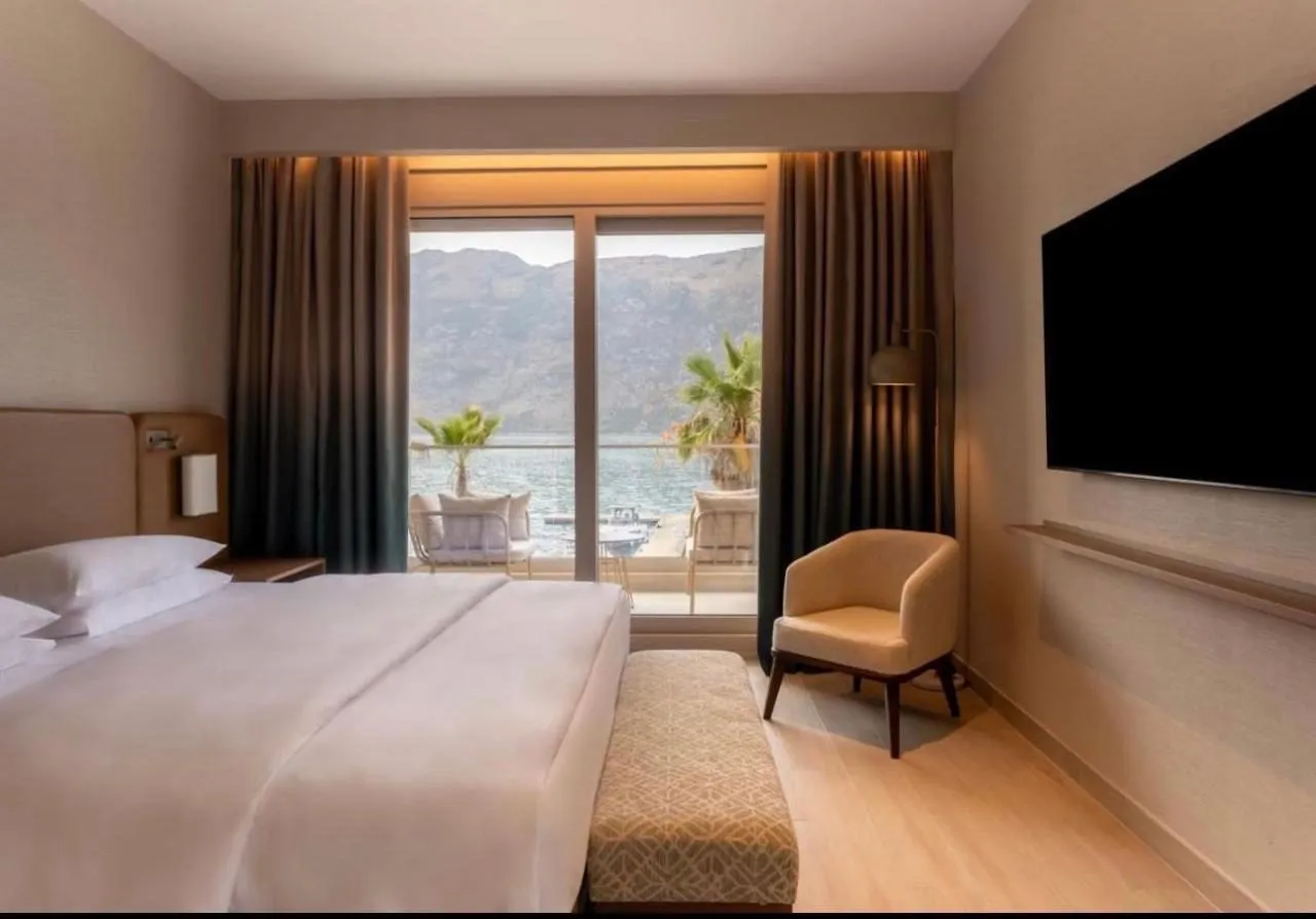 Apartment in Kotor, Montenegro, 7 000 m² - picture 3