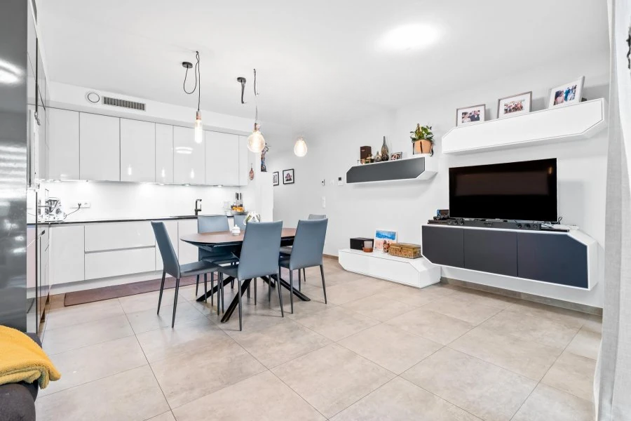 Flat in Luxembourg, Luxembourg, 91 m² - picture 4