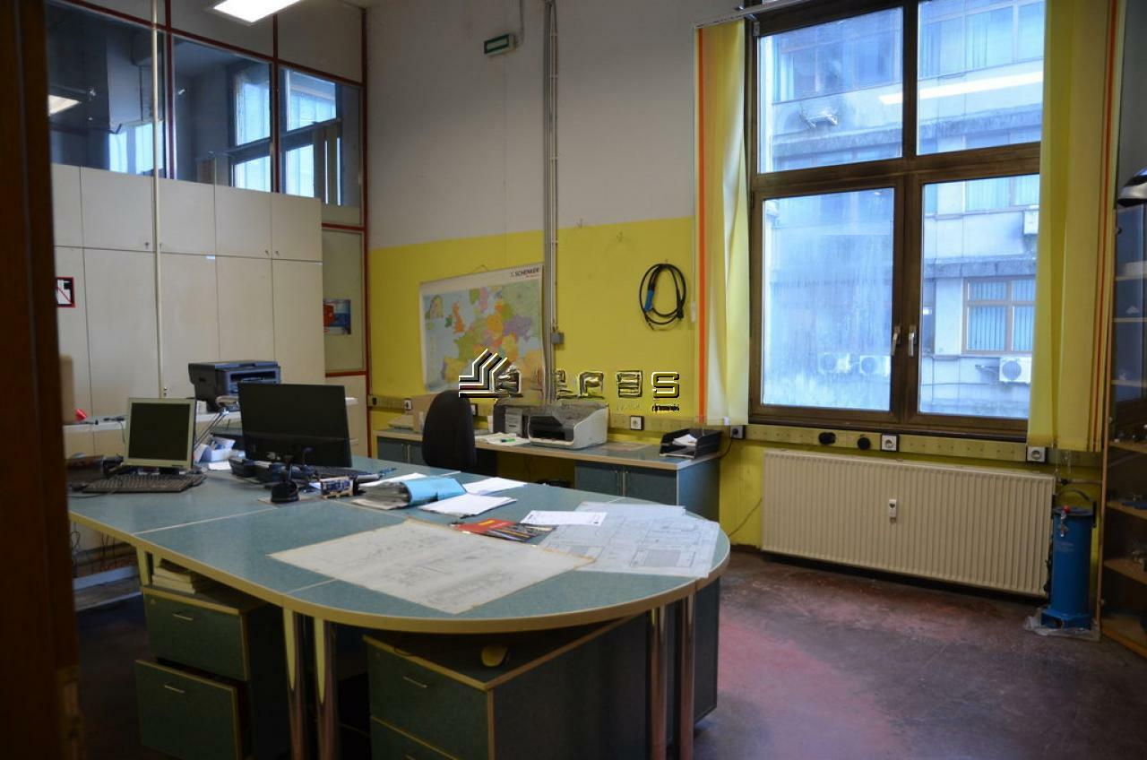 Oficina en Liubliana, Eslovenia, 1 500 m² - imagen 11