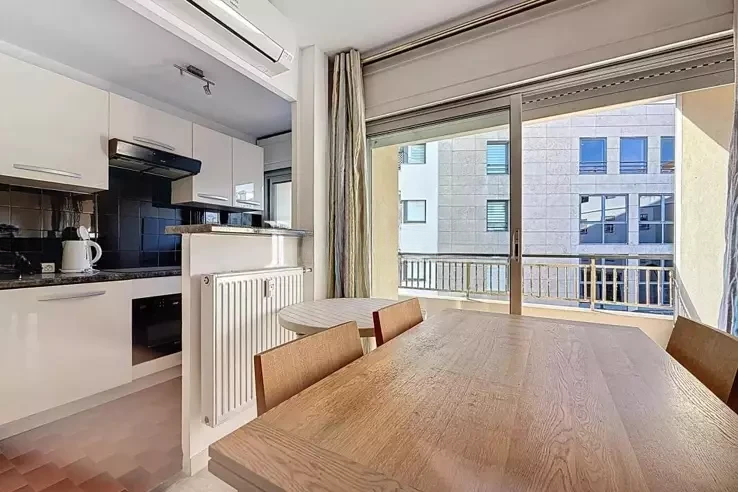 Flat in Cannes, France, 28 m² - picture 2