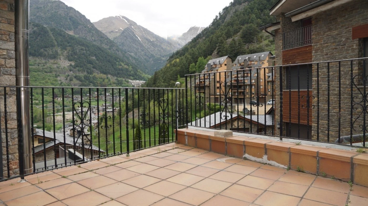 Piso en Arinsal, Andorra, 1 150 m² - imagen 1
