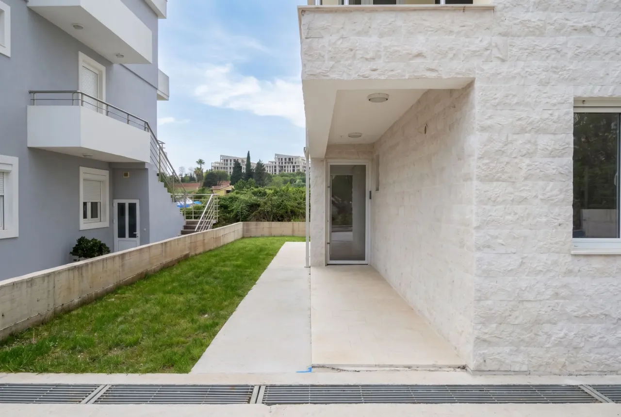 Piso en Herceg-Novi, Montenegro, 73 m² - imagen 1