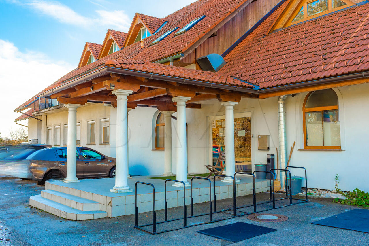 Oficina en Liubliana, Eslovenia, 1 041 m² - imagen 2