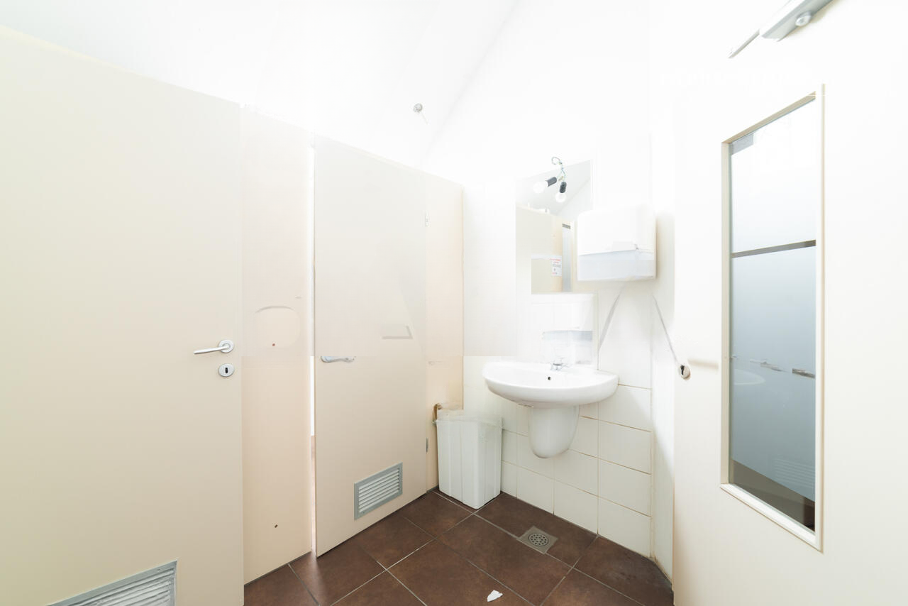 Oficina en Liubliana, Eslovenia, 1 041 m² - imagen 16