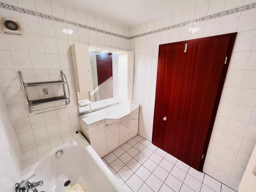 Flat in Luxembourg, Luxembourg, 95 m² - picture 6