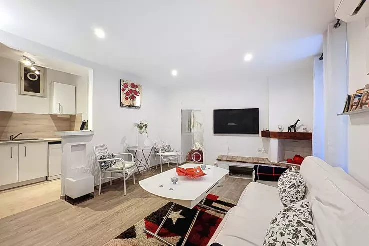 Flat in Cannes, France, 49 m² - picture 1