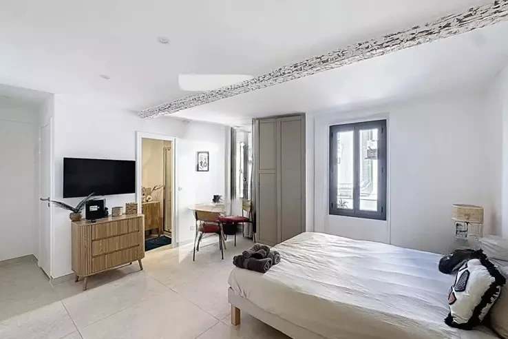 Flat in Cannes, France, 23 m² - picture 1