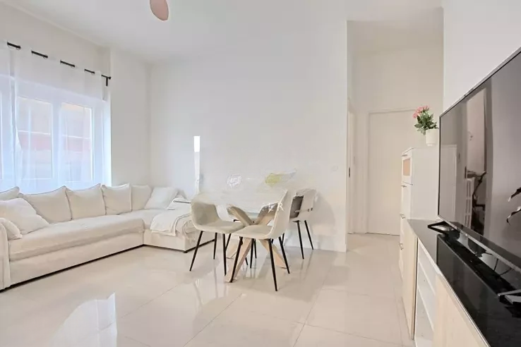 Flat in Cannes, France, 50 m² - picture 1