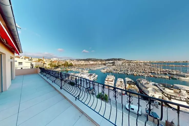 Flat in Cannes, France, 120 m² - picture 1