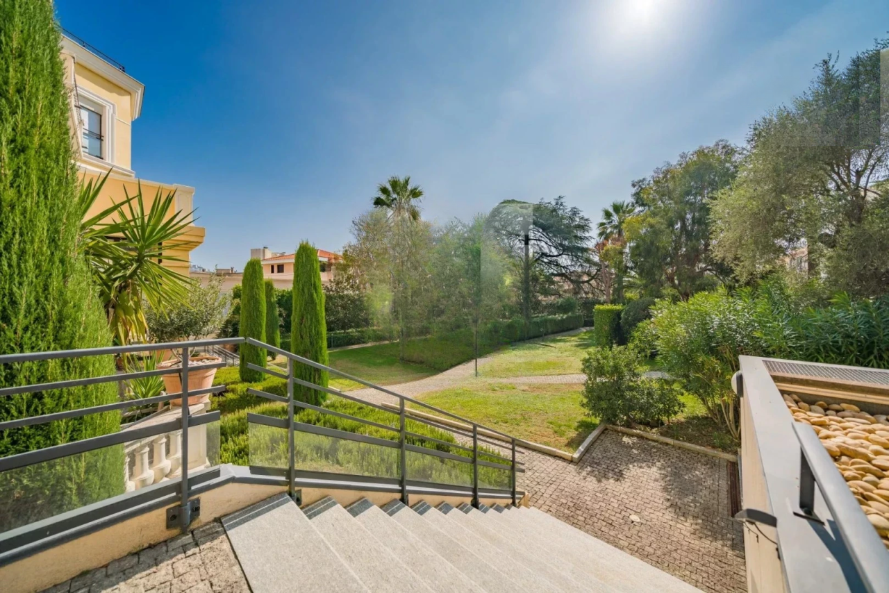 House in Cannes, France, 77 m² - picture 1