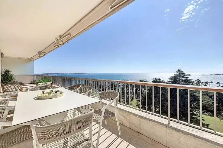 Flat in Cannes, France, 177 m² - picture 1