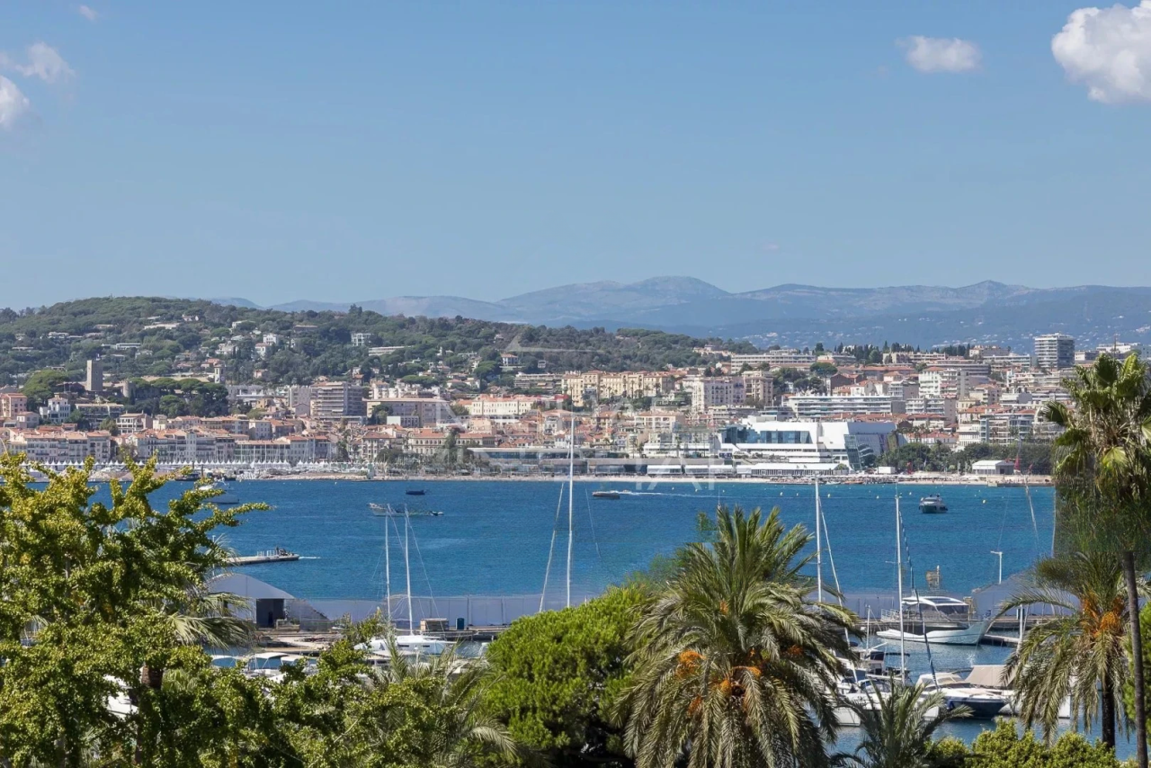 Flat in Cannes, France, 97 m² - picture 3
