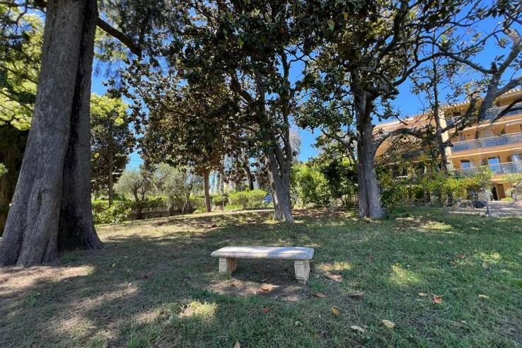 Flat in Cannes, France, 38 m² - picture 2