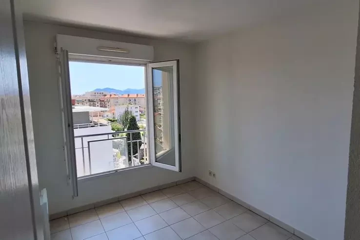 Flat in Cannes, France, 55 m² - picture 2