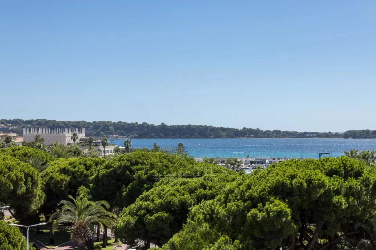 Flat in Cannes, France, 97 m² - picture 4