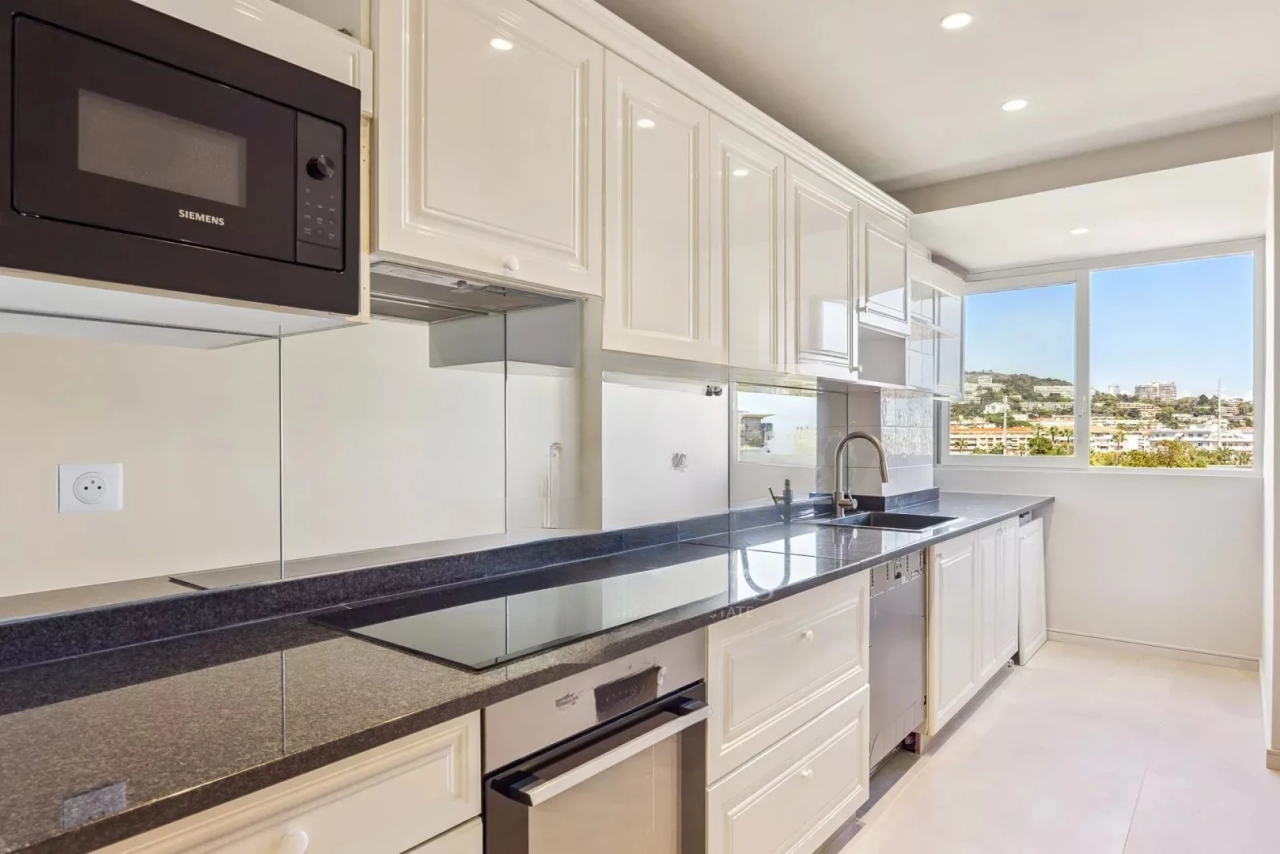 Flat in Cannes, France, 97 m² - picture 6