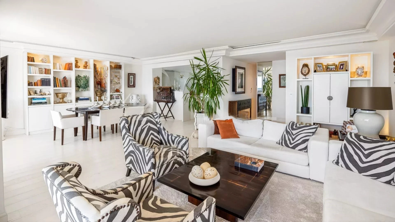 Flat in Cannes, France, 108 m² - picture 10