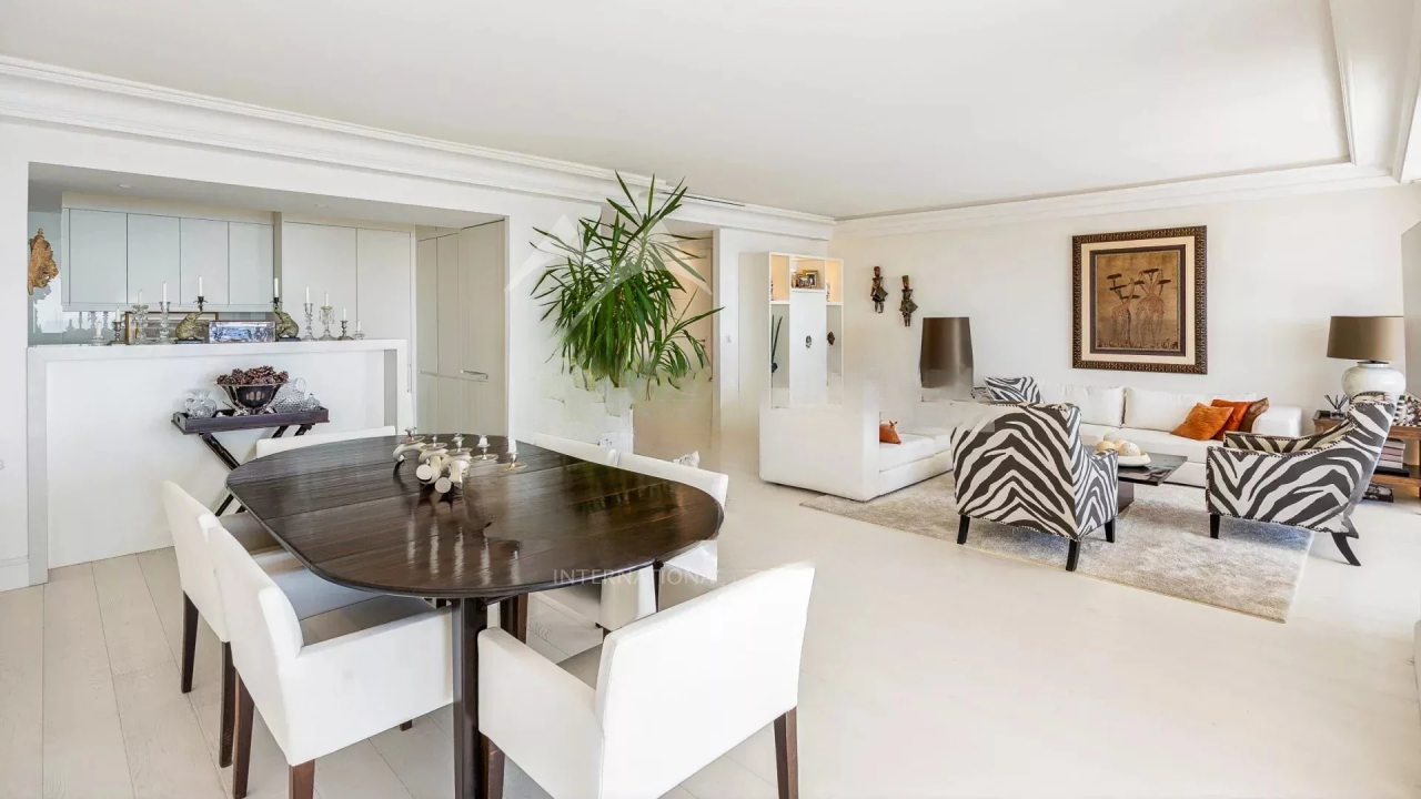 Flat in Cannes, France, 108 m² - picture 11