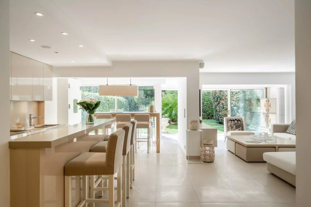 Flat in Cannes, France, 99 m² - picture 1