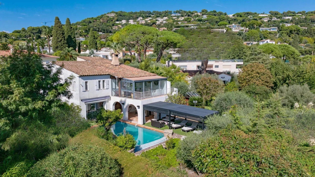 Flat in Cannes, France, 229 m² - picture 1