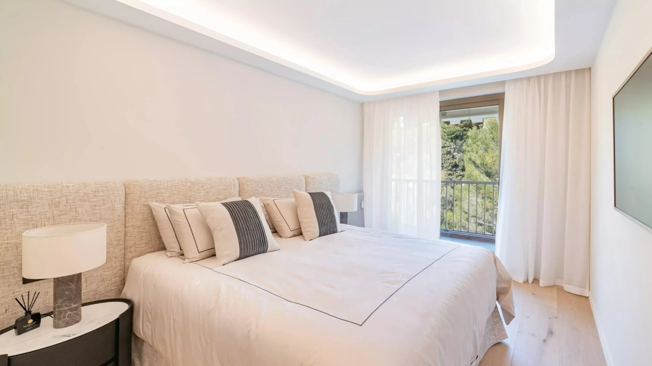Flat in Cannes, France, 140 m² - picture 8