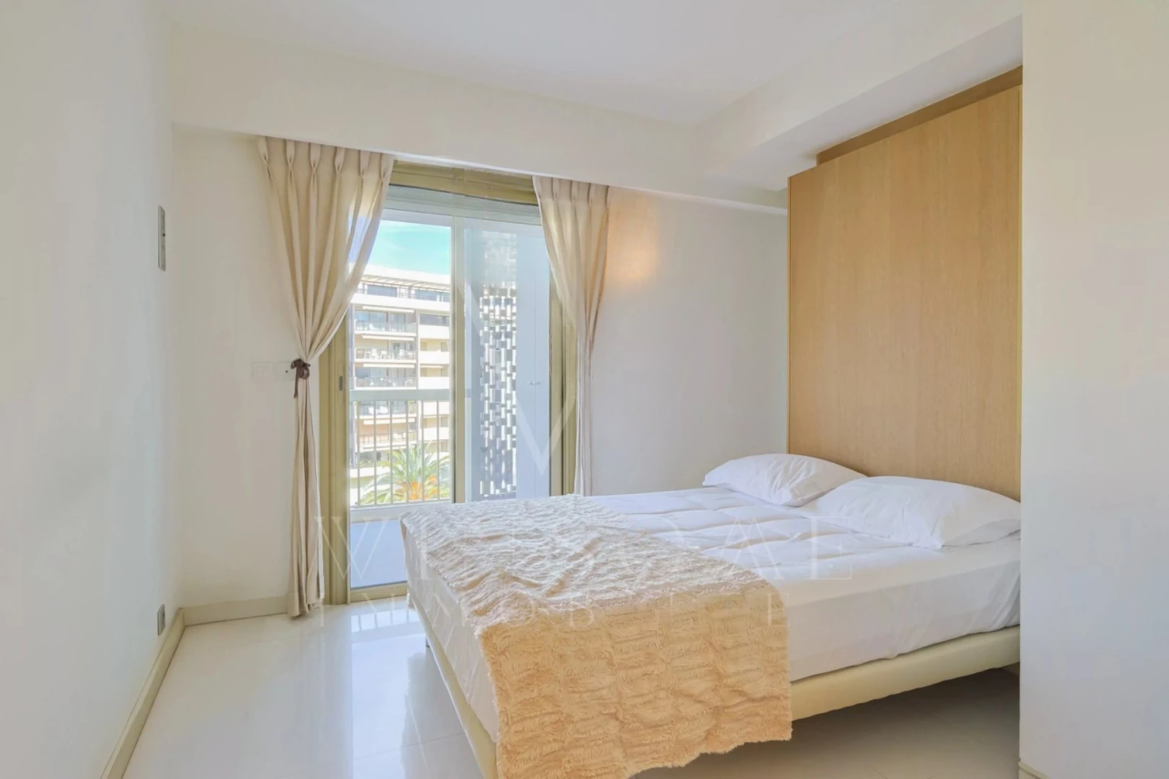 Flat in Cannes, France, 130 m² - picture 14