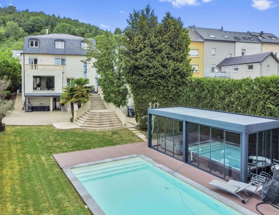 Flat in Luxembourg, Luxembourg, 430 m² - picture 1