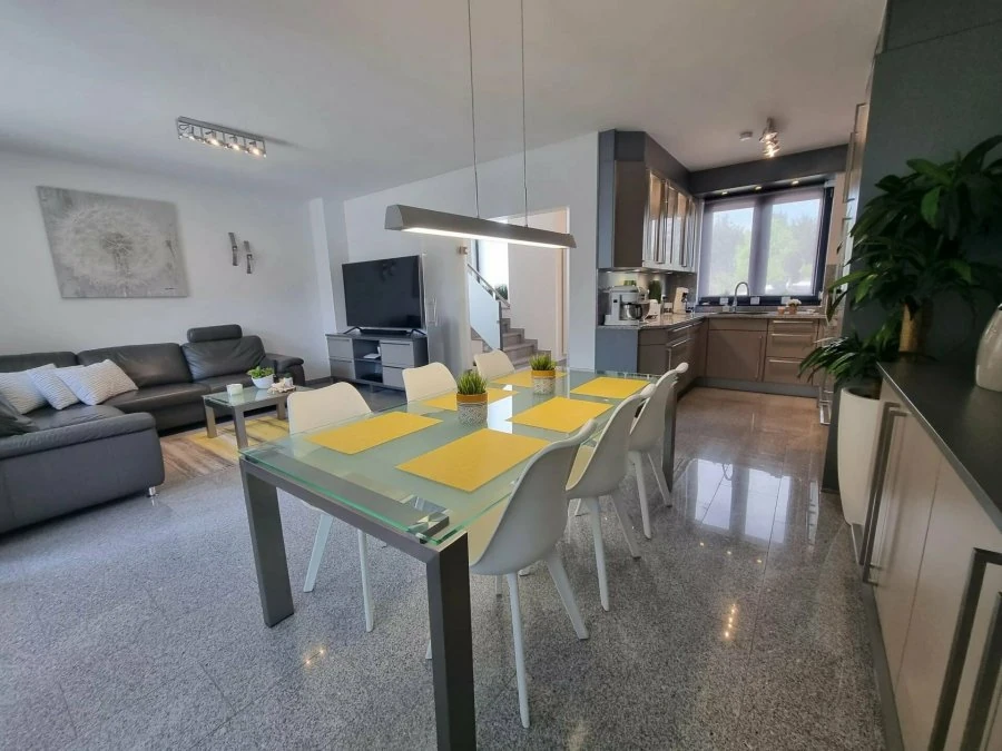 Flat in Luxembourg, Luxembourg, 150 m² - picture 1