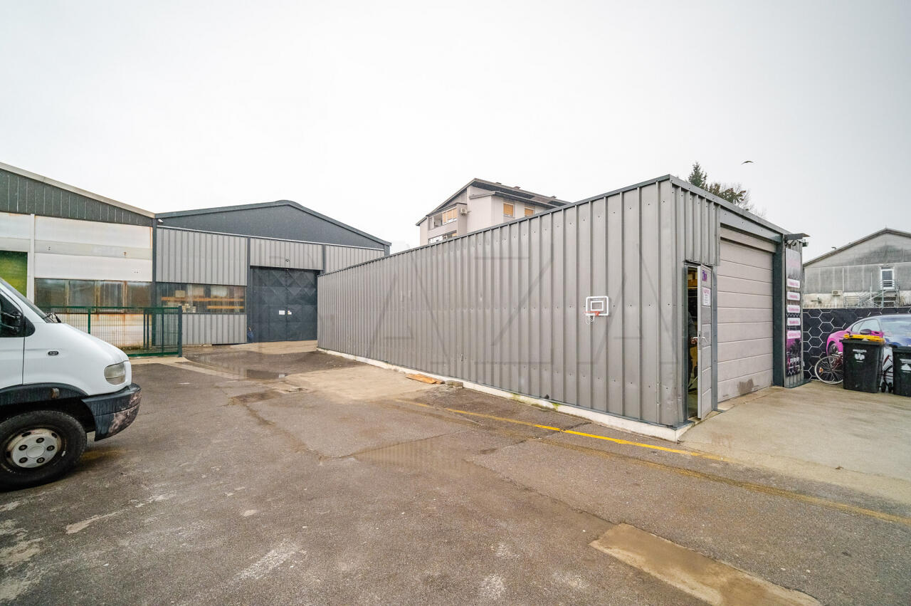 Oficina en Liubliana, Eslovenia, 465 m² - imagen 1