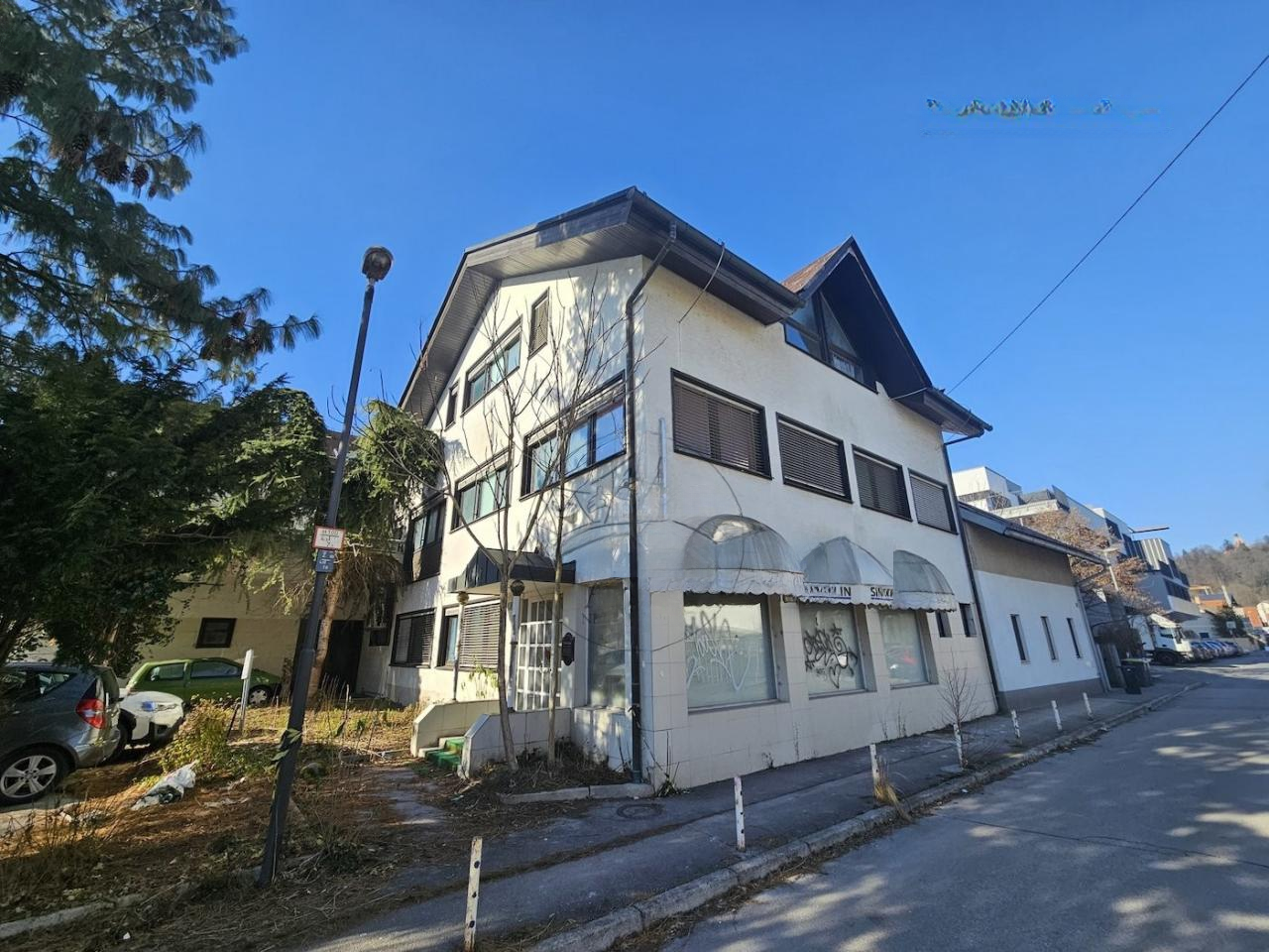 House in Ljubljana, Slovenia, 1 147 m² - picture 1