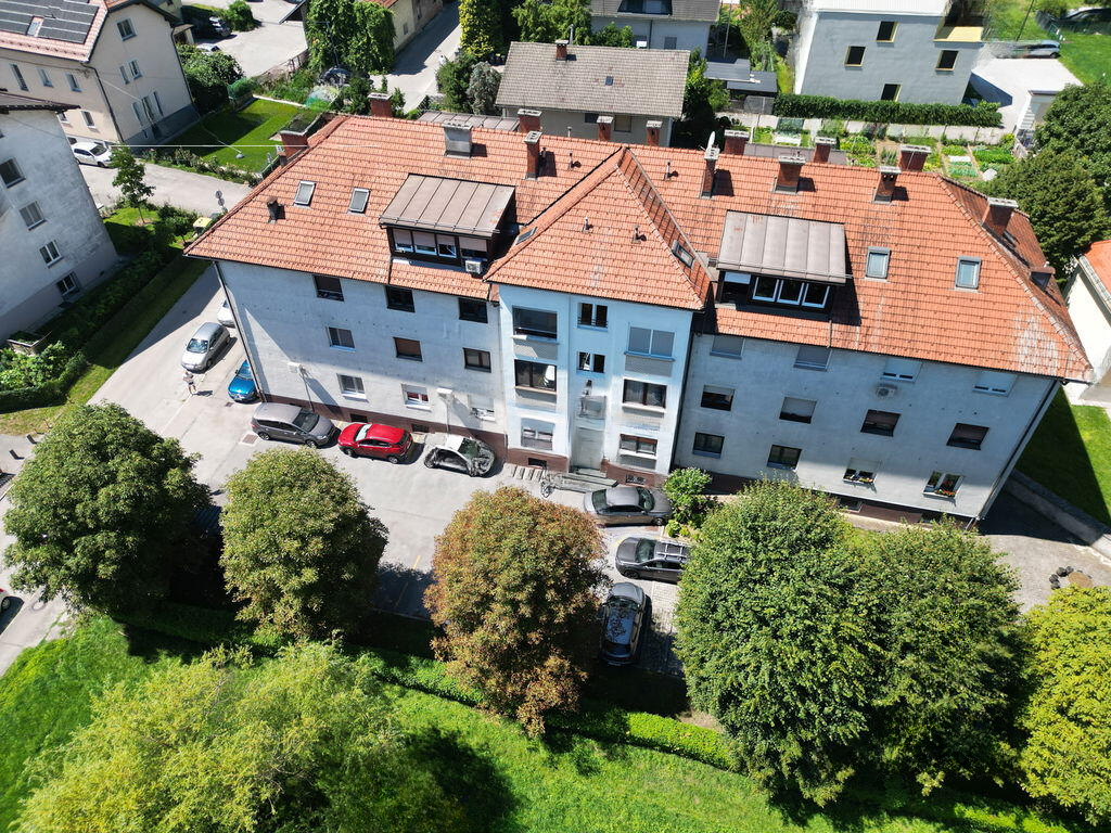 Oficina en Liubliana, Eslovenia, 65 m² - imagen 1