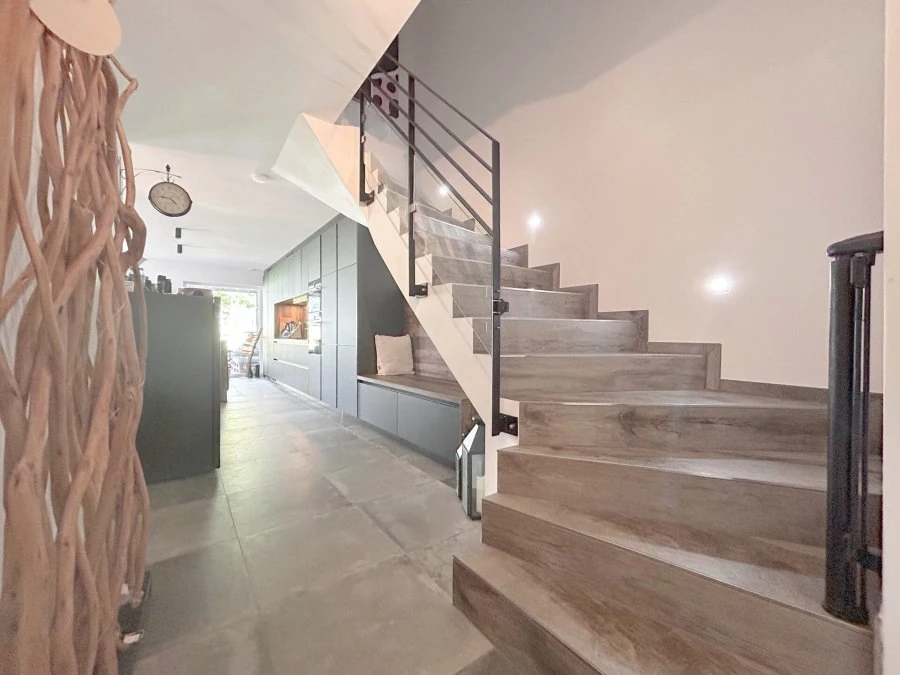 Flat in Luxembourg, Luxembourg, 150 m² - picture 2