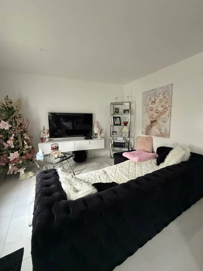 Flat in Luxembourg, Luxembourg, 300 m² - picture 2