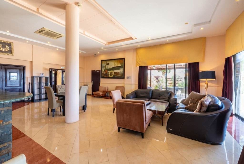 Geschäft in Paphos, Zypern, 609 m² - Foto 1