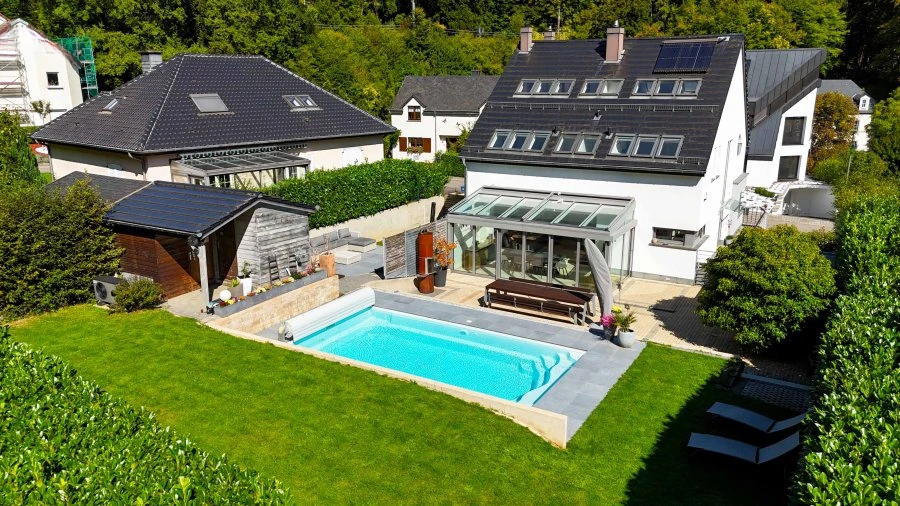 Flat in Luxembourg, Luxembourg, 350 m² - picture 2