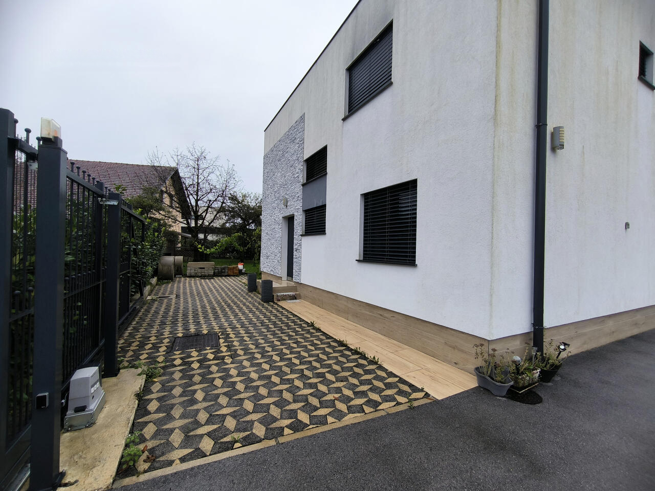 House in Ljubljana, Slovenia, 252 m² - picture 2