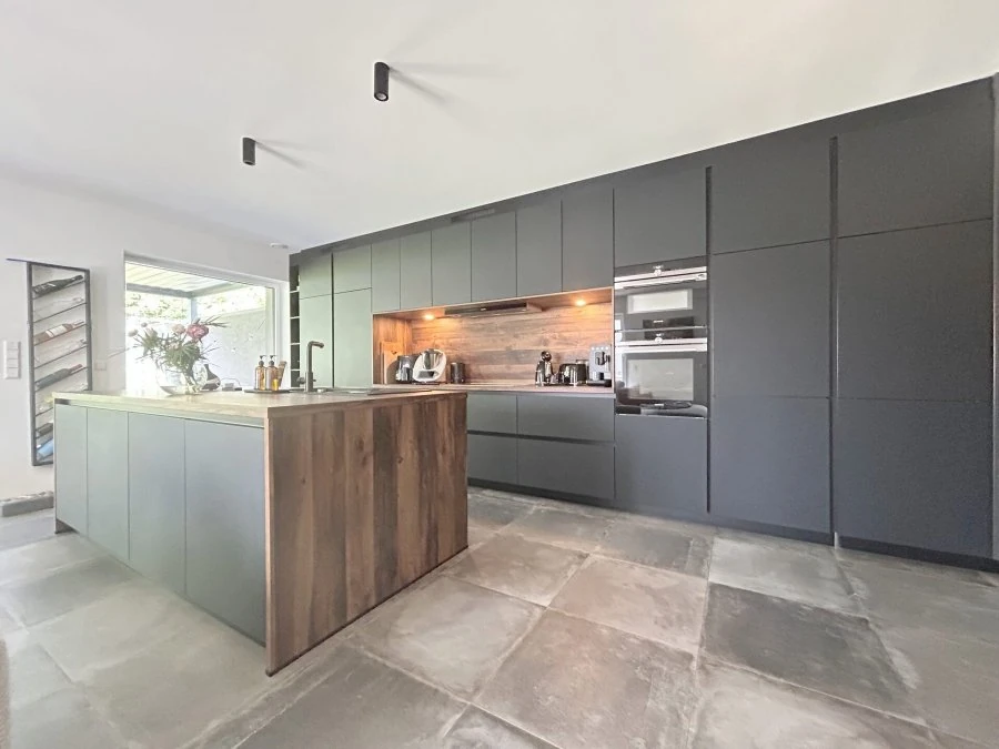 Flat in Luxembourg, Luxembourg, 150 m² - picture 3