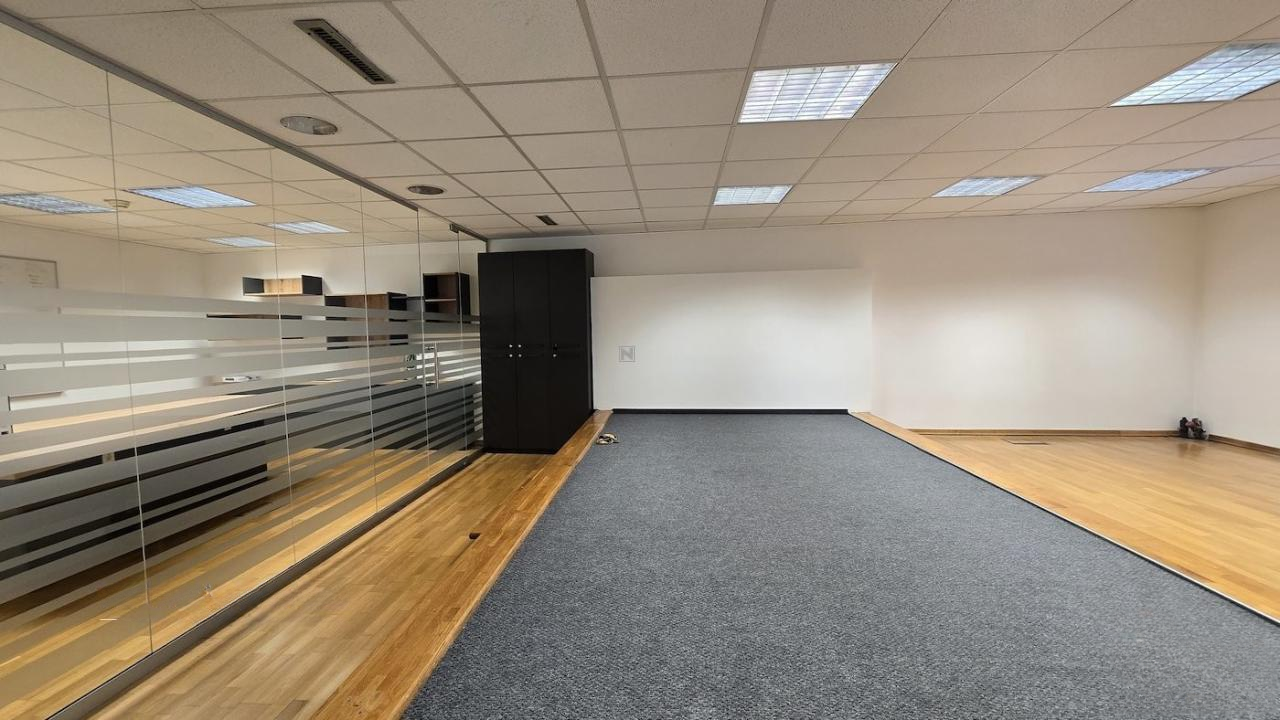 Oficina en Liubliana, Eslovenia, 177 m² - imagen 3