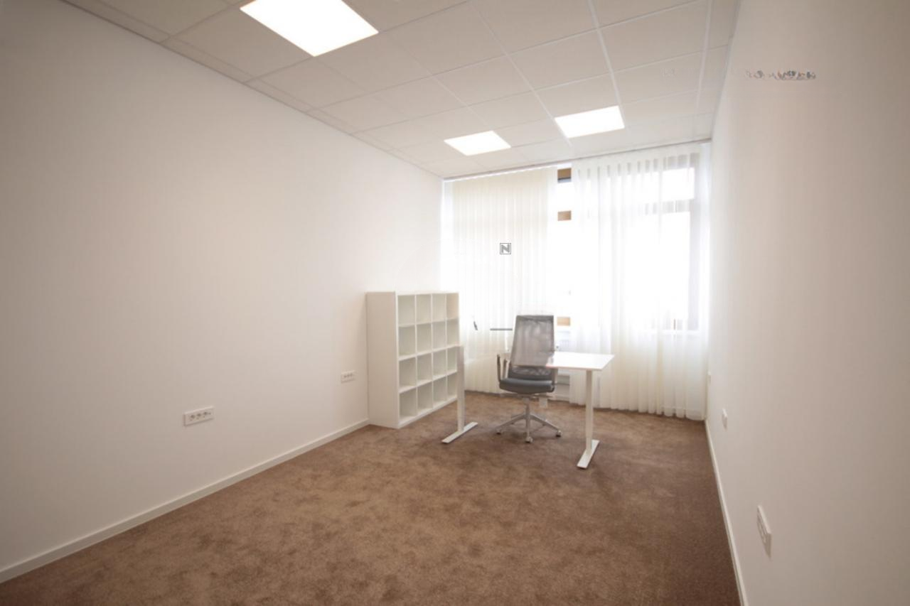 Oficina en Liubliana, Eslovenia, 28 m² - imagen 3