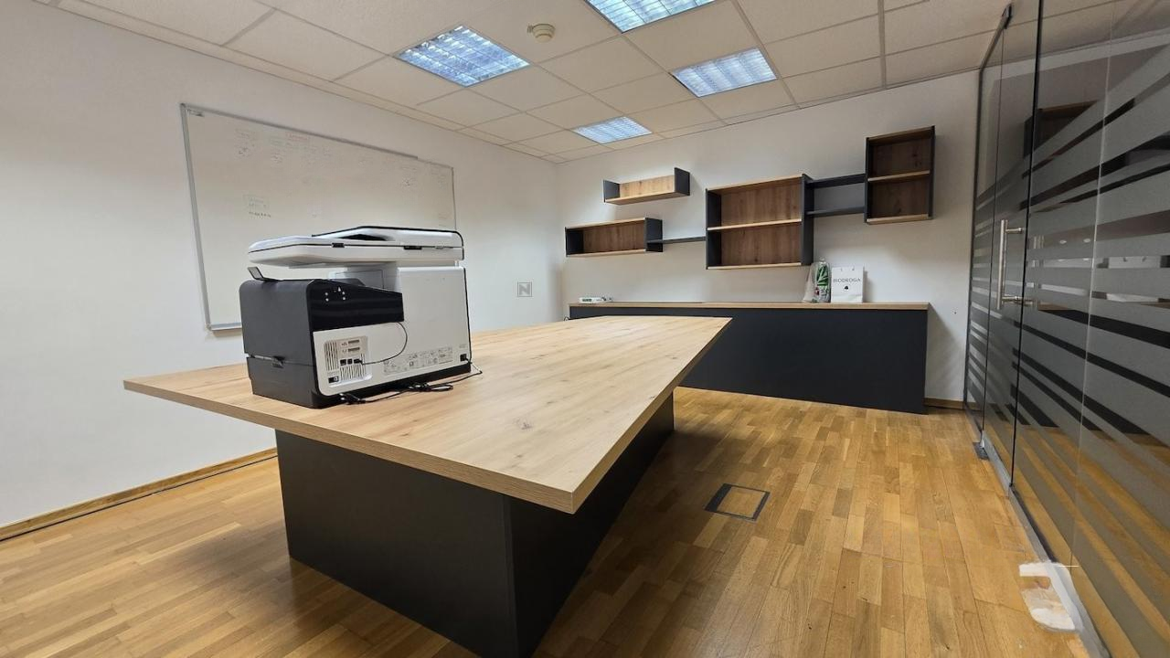 Oficina en Liubliana, Eslovenia, 177 m² - imagen 4