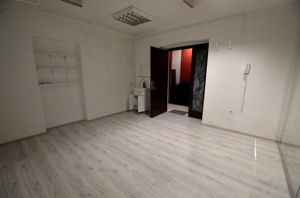Oficina en Liubliana, Eslovenia, 65 m² - imagen 4