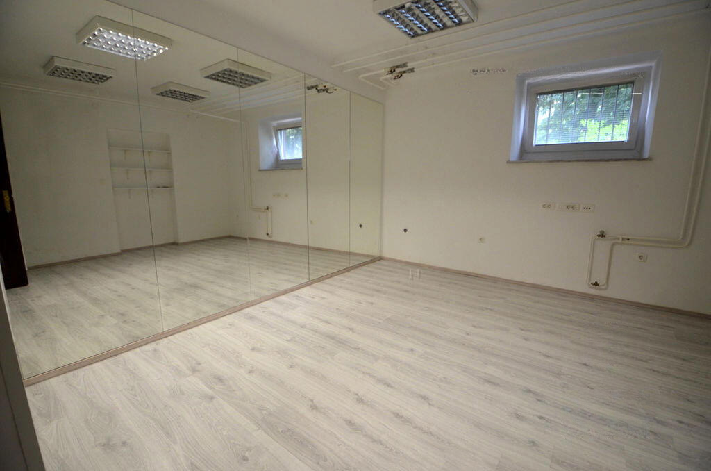 Oficina en Liubliana, Eslovenia, 65 m² - imagen 5
