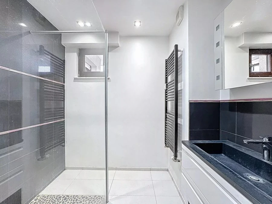 Flat in Luxembourg, Luxembourg, 88 m² - picture 7