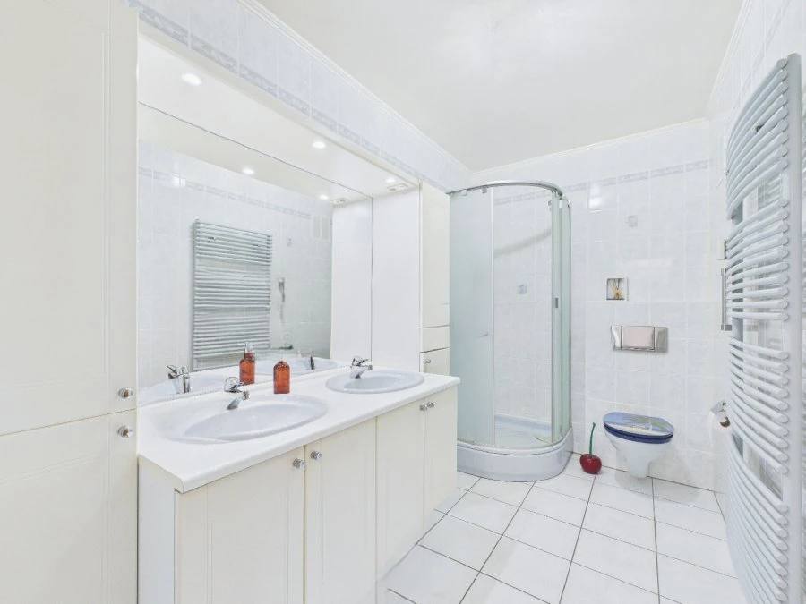 Flat in Luxembourg, Luxembourg, 100 m² - picture 7