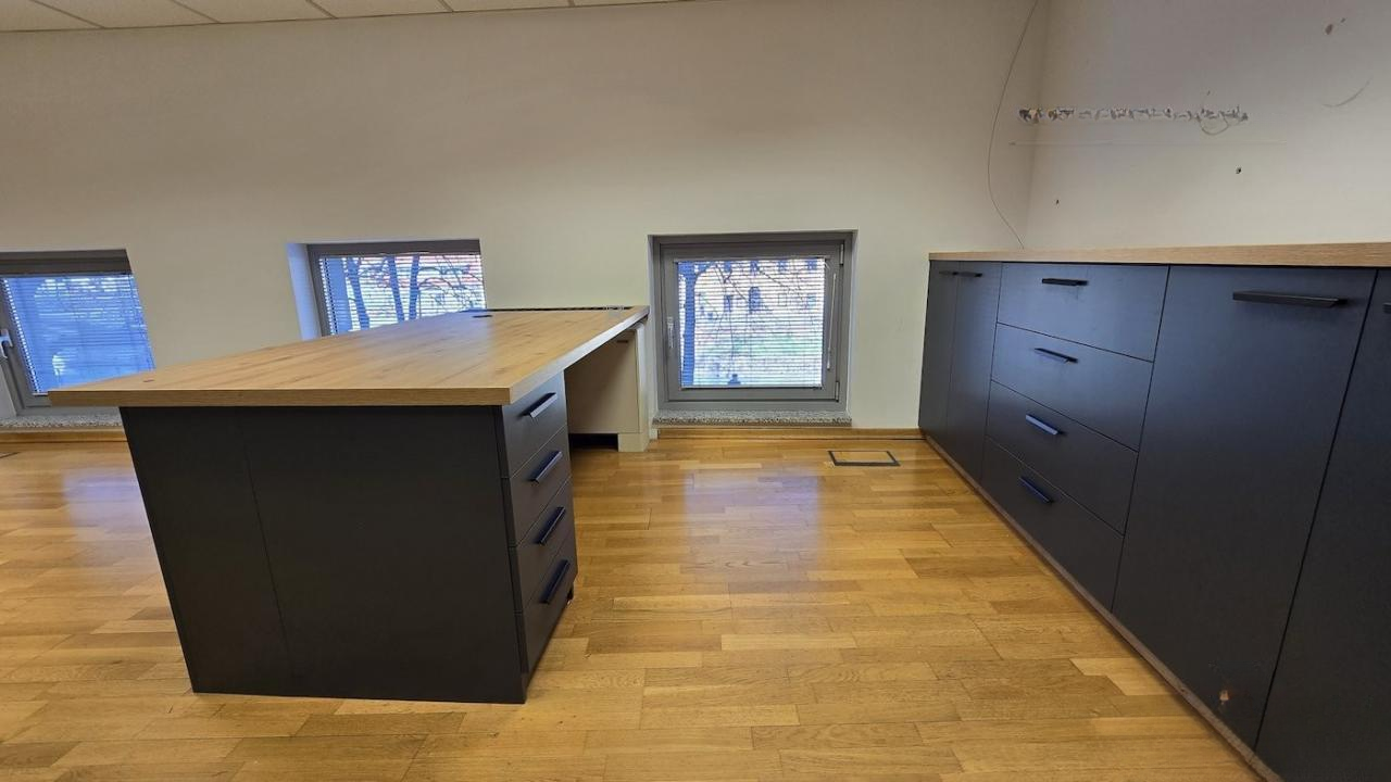 Oficina en Liubliana, Eslovenia, 177 m² - imagen 7
