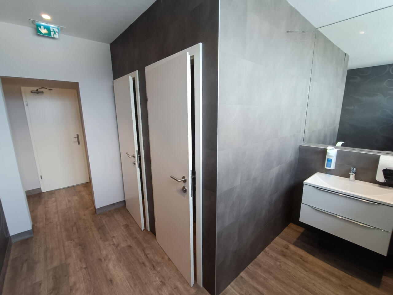 Office in Ljubljana, Slovenia, 2 163 m² - picture 14